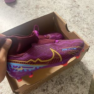 Dark beetroot vivid gold